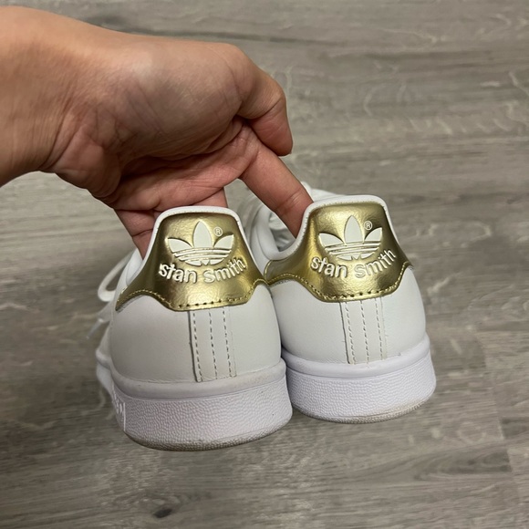 Adidas Stan Smith in Metallic Gold - Picture 6 of 7